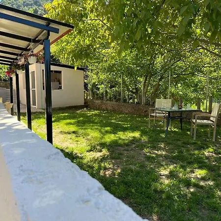 Апартаменты Daras House